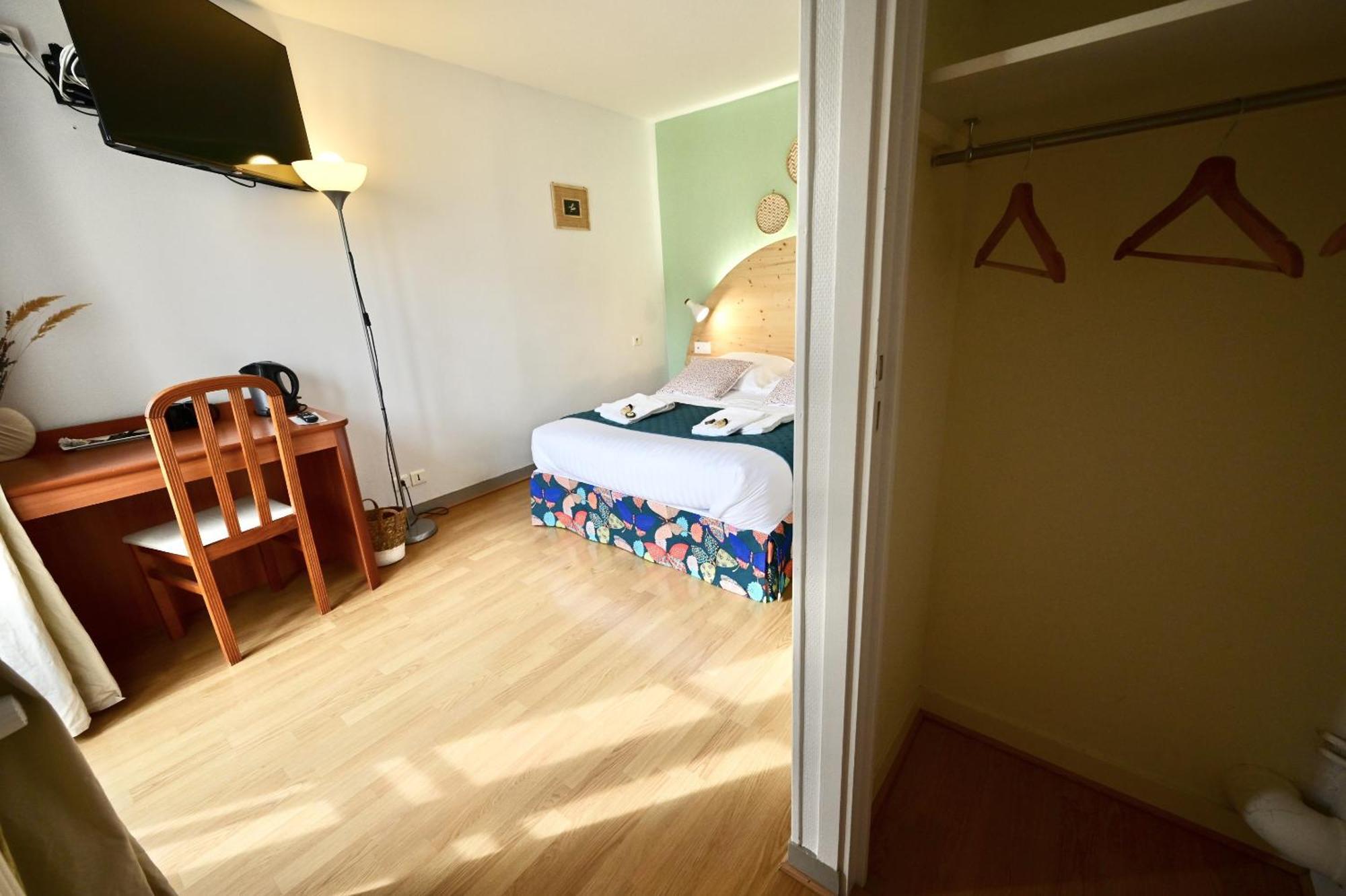 Hotel La Cuisine Des Lulus Montainville  Room photo