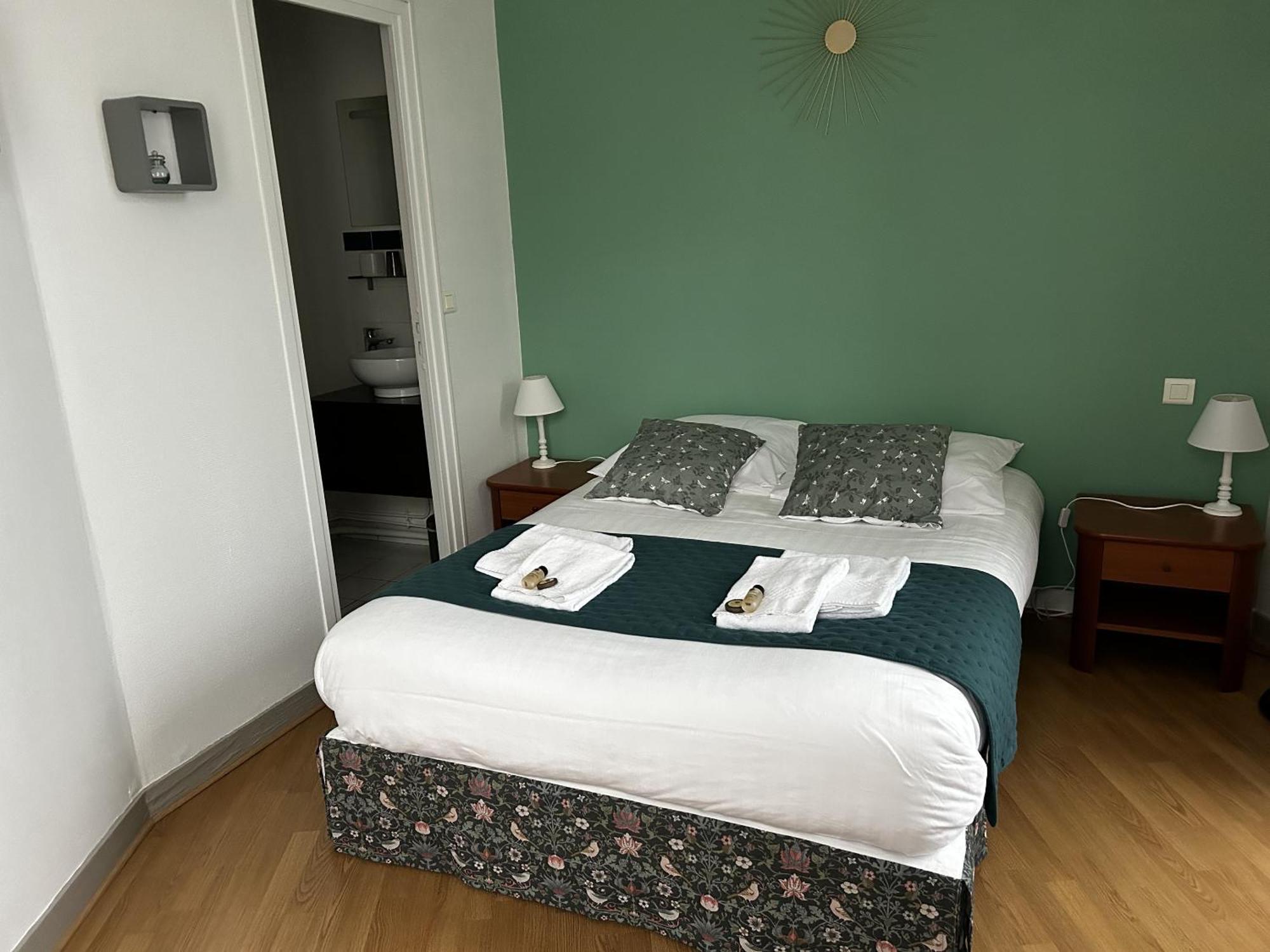 Hotel La Cuisine Des Lulus Montainville  Room photo